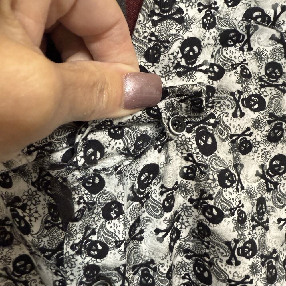 Buckle Eight X Premium Button Down Shirt Size M Gray Skull Print Long Sleeve NEW - Picture 5 of 11